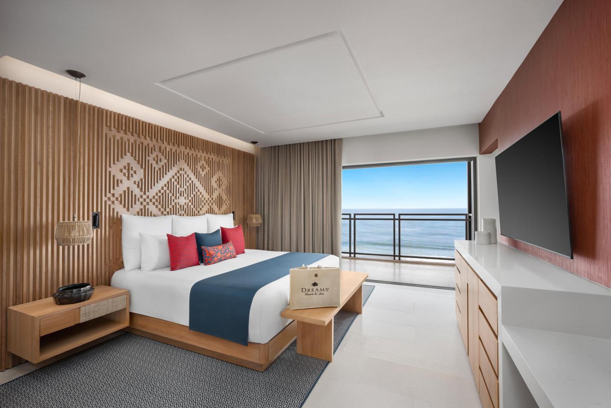 Preferred Club Panoramic Suite Ocean Front